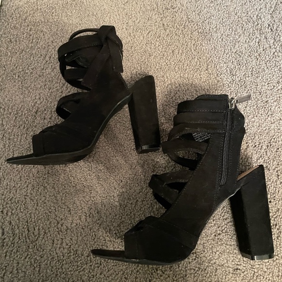 Black strappy bow block heels - Picture 3 of 5